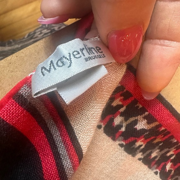 Mayerline Brussels Reversible Eool & Silk Scarf | 68”x12” | Red Grey Cream - Picture 4 of 7